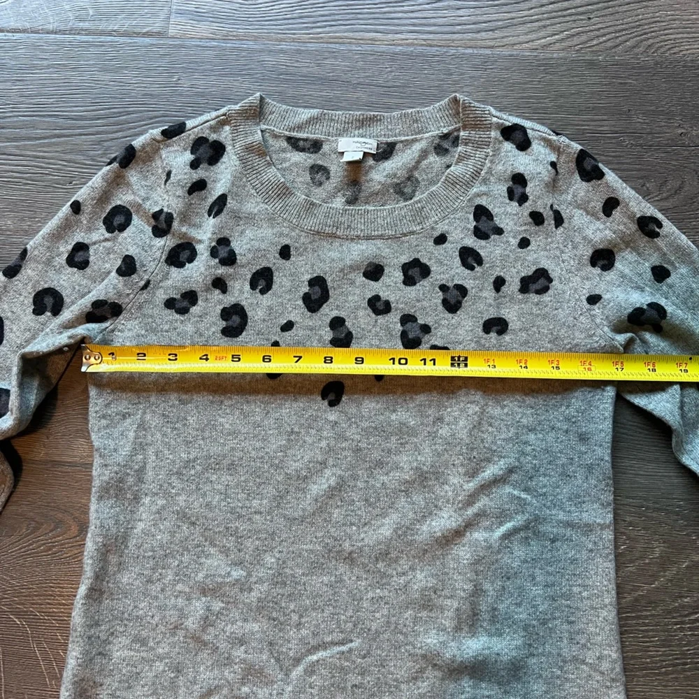 Halogen Nordstrom 100% cashmere gray animal print sweater Small S